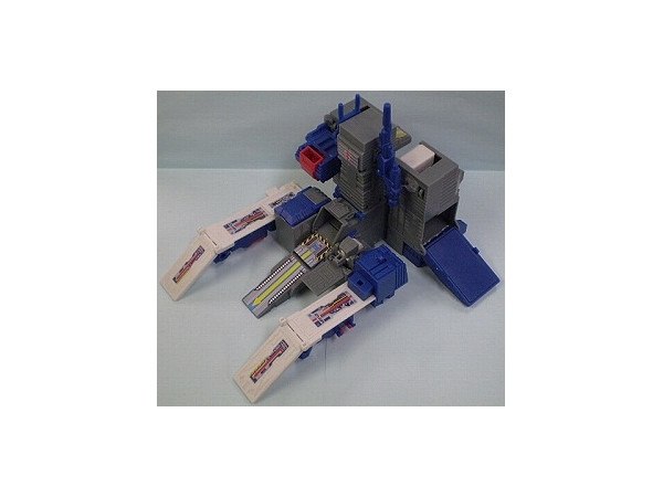 Kabaya Fortress Maximus DX Transformers Trading Kit Metalic Version 1 Gum Kit Revealed  (2 of 7)